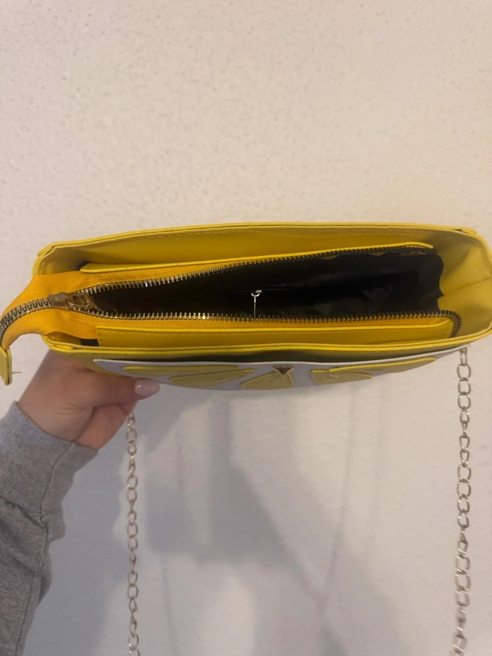 Fruit Shape Crossbody Bag Set - Pineapple, Watermelon, Strawberry, Lemon - Picture 3 of 7